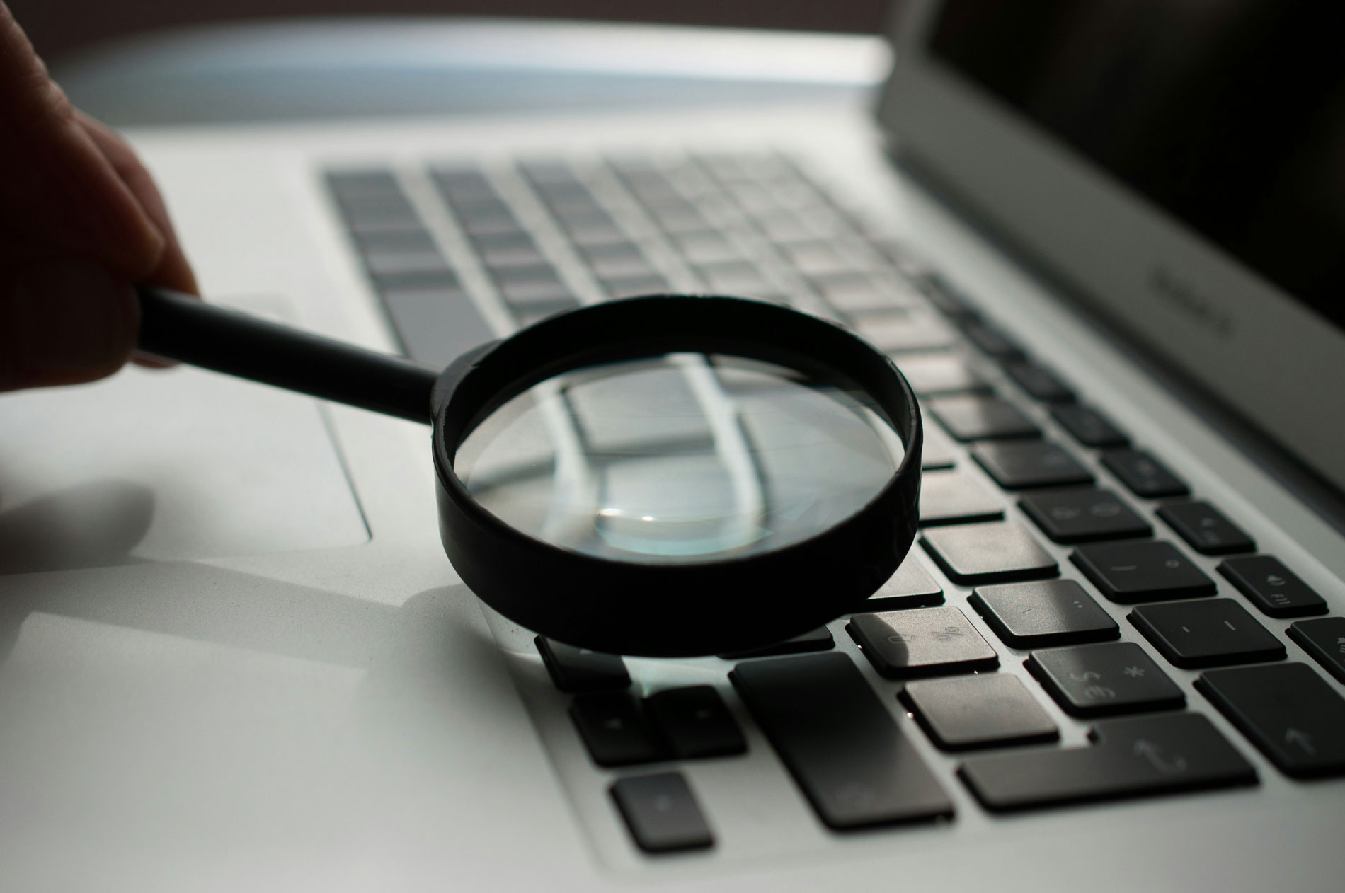 ¿Cuándo es necesario realizar un análisis forense de una computadora o laptop?